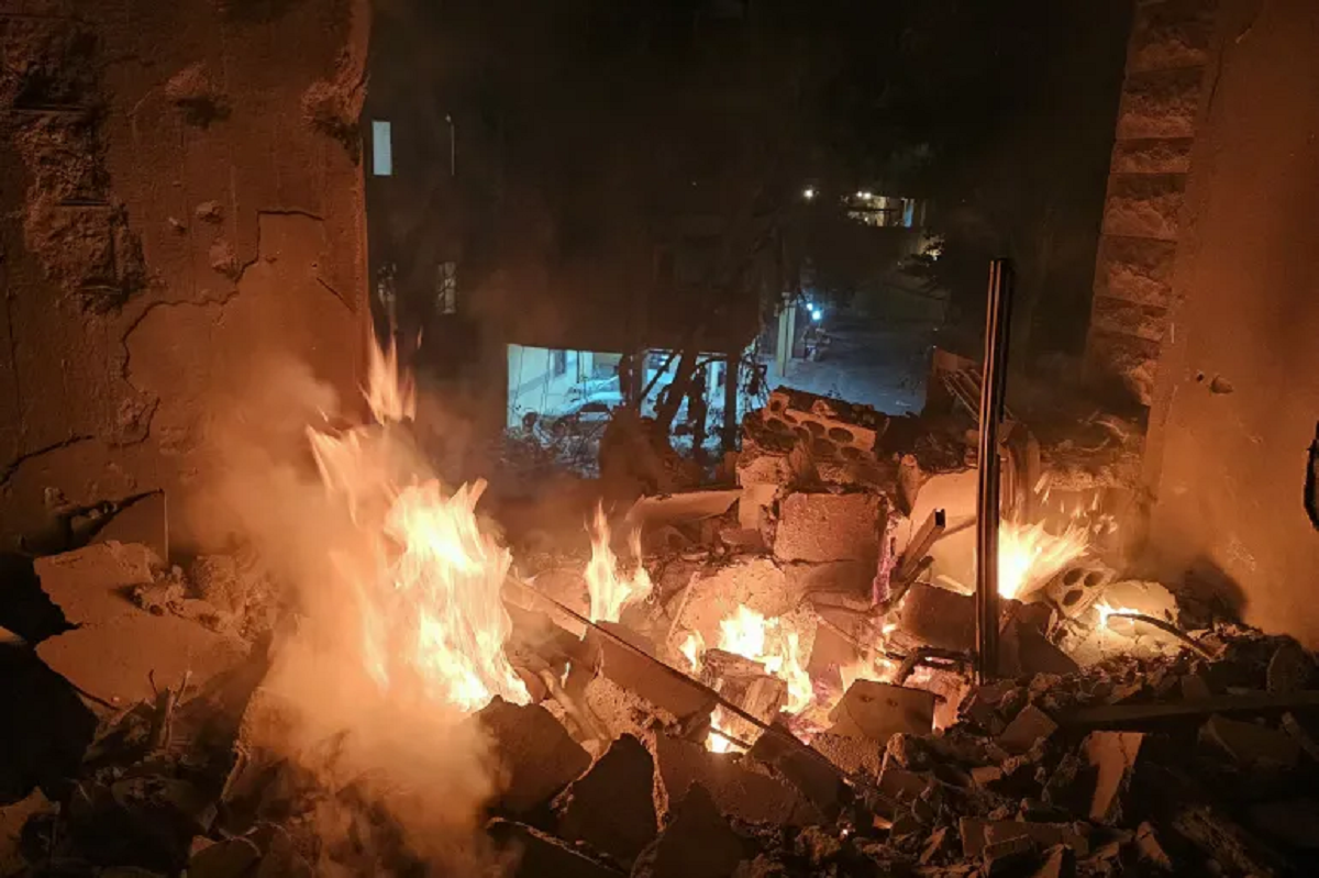ارتفاع حصيلة الغارات الإسرائيلية على جنوبي لبنان والضاحية إلى "31 شهيدا و149 جريحا"... وإسرائيل تنذر سكان عشرات القرى اللبنانية بالإخلاء
